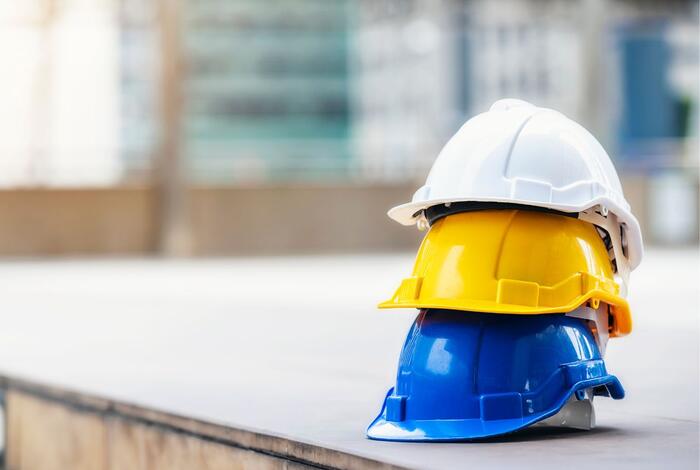 BHP w modelu hybrydowym – co się zmienia dla pracodawców w 2025 roku?